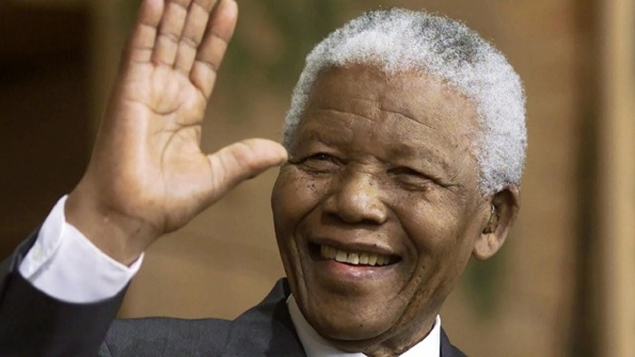 dunyanin-en-sevilen-ve-en-unutulmaz-unluleri-nelson-mandela.jpg